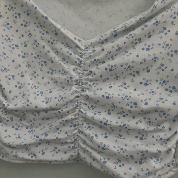 Ruched Floral Cap Sleeve Crop Top - Blue & White from Hollister - Picture 5 of 10